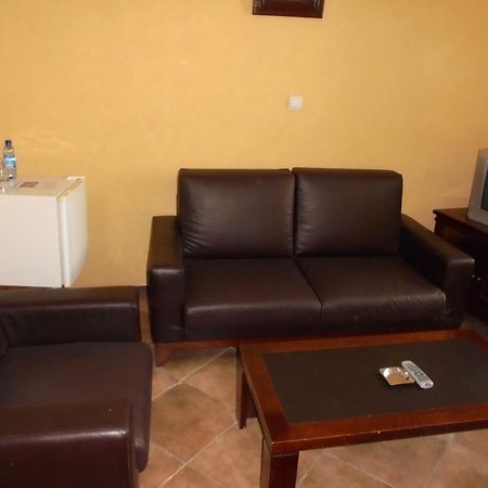 The Lions Den Hotel Addis Ababa Exterior photo