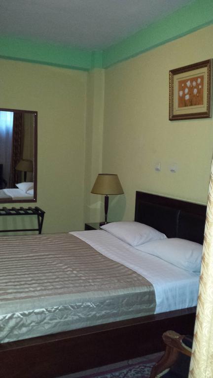 The Lions Den Hotel Addis Ababa Room photo